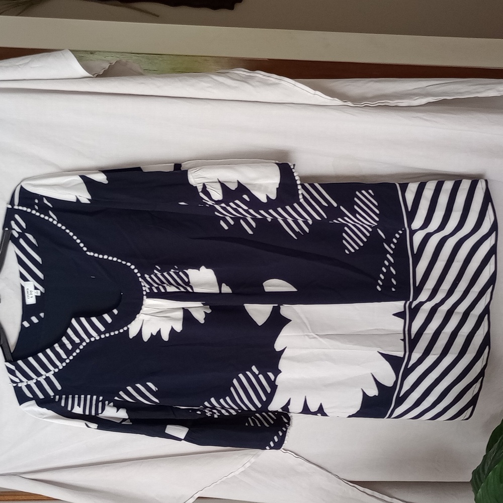 Crown & Ivy Navy/white lightweight summer dress,  white danglies ends bell sleev